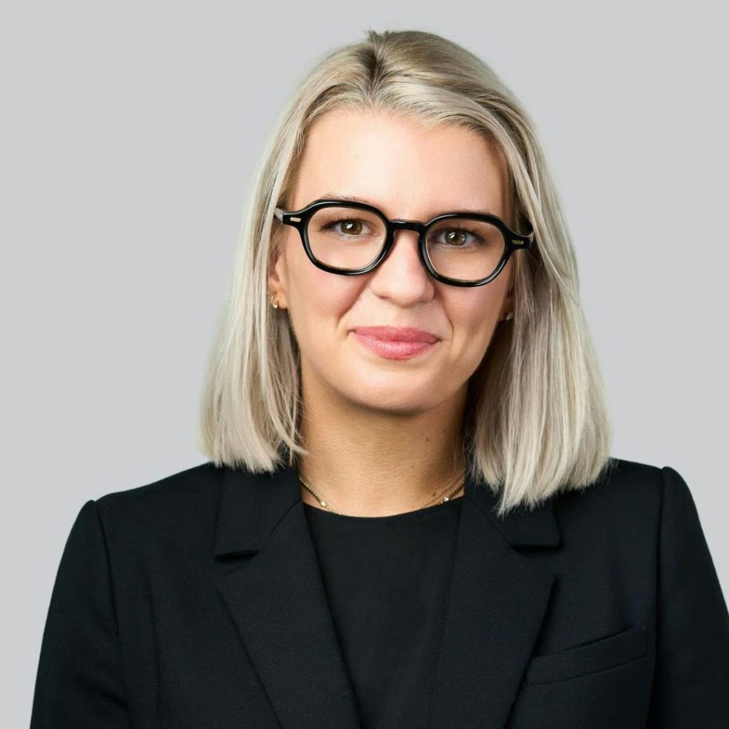 Biometric Measuring for Ideal Multifocal Glasses Fit